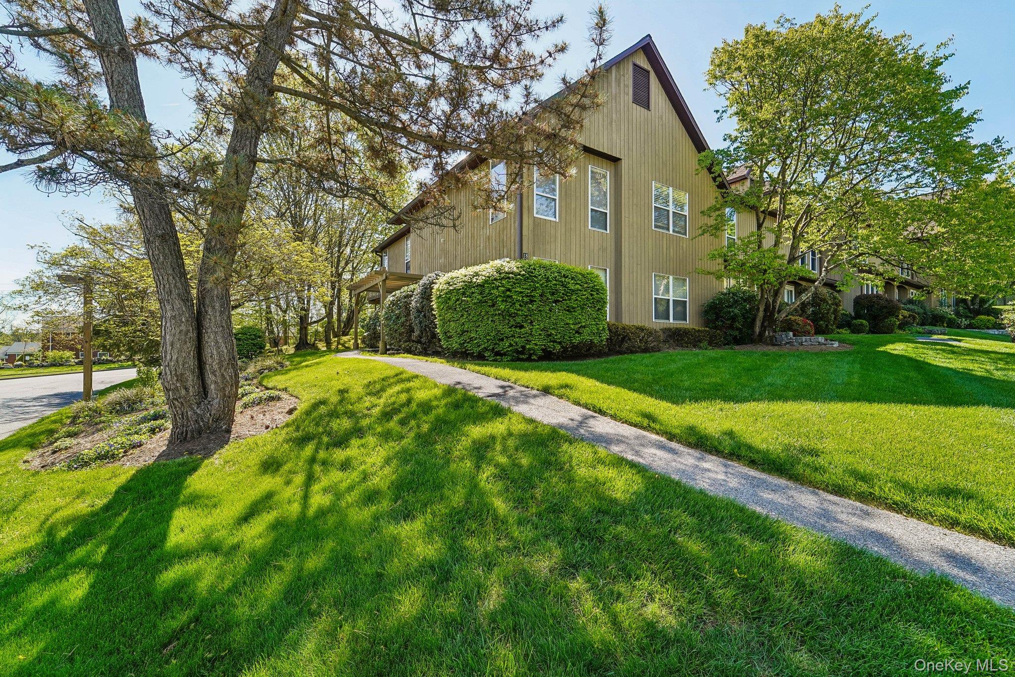 18 BROOKE HOLLOW Lane – For Sale
