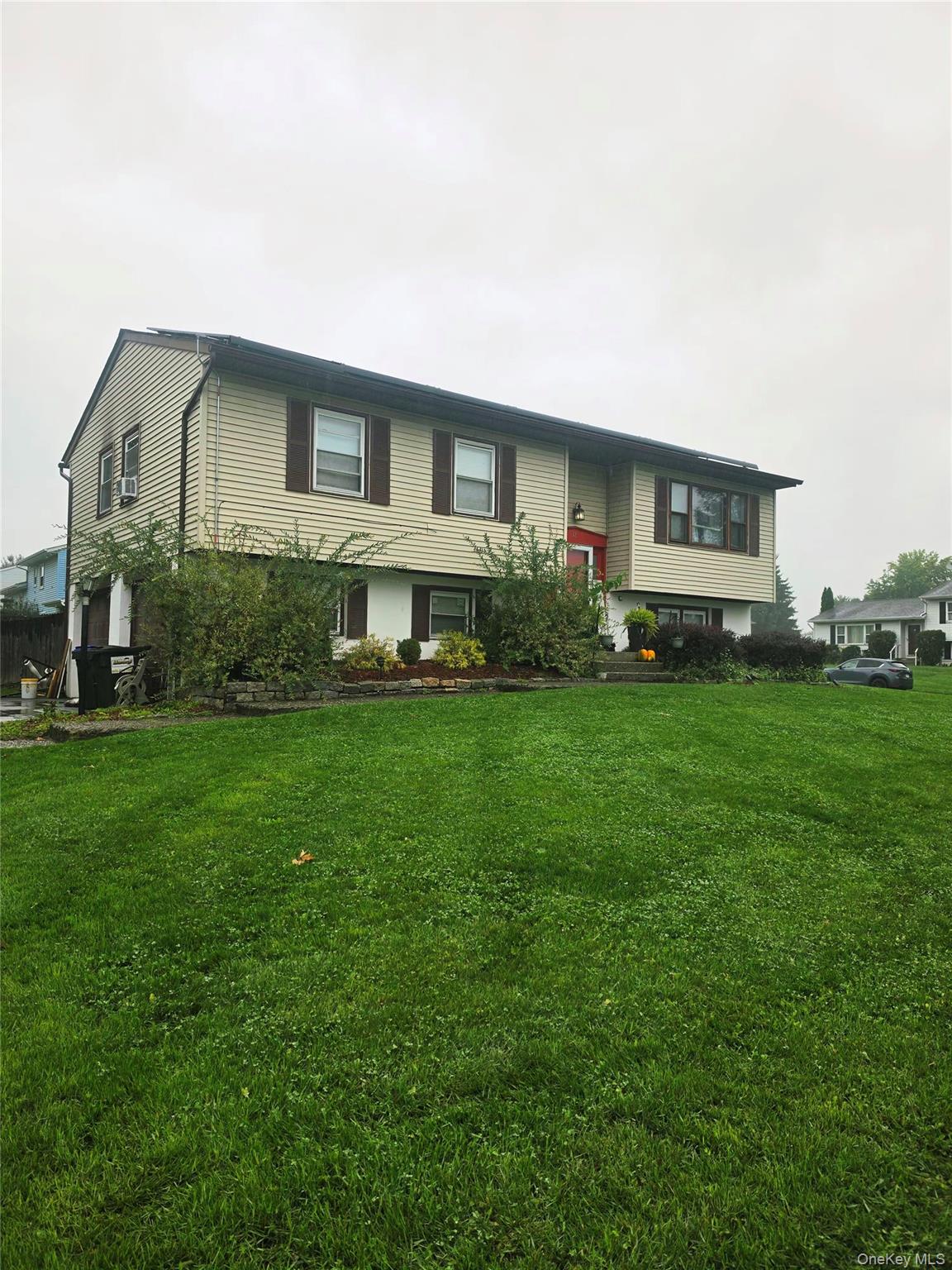 12 Winchester Way – For Sale photo 2