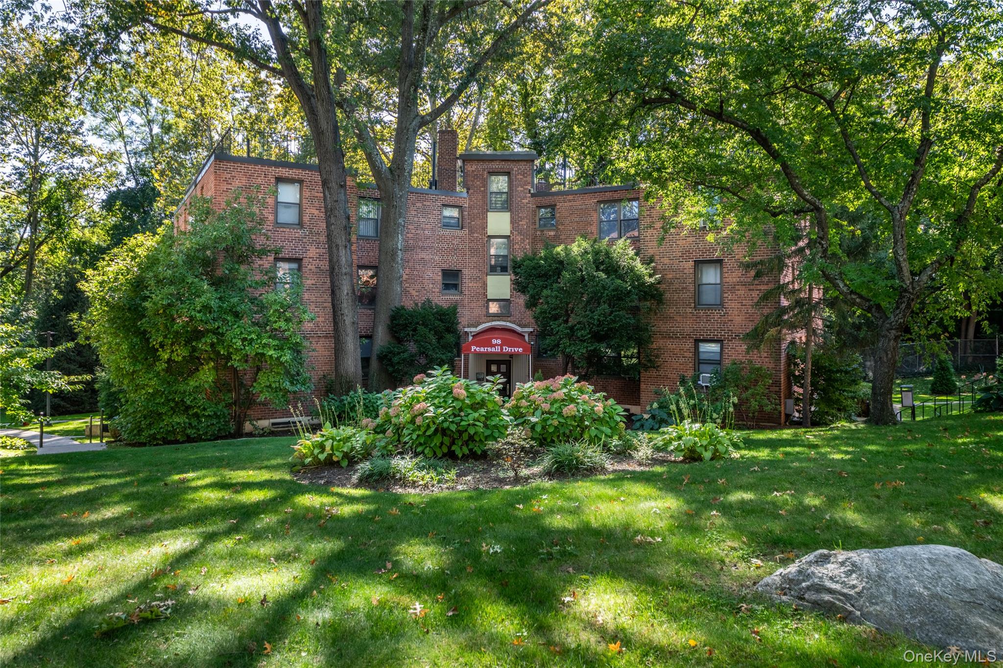 98 Pearsall Drive, Unit 1C photo 5