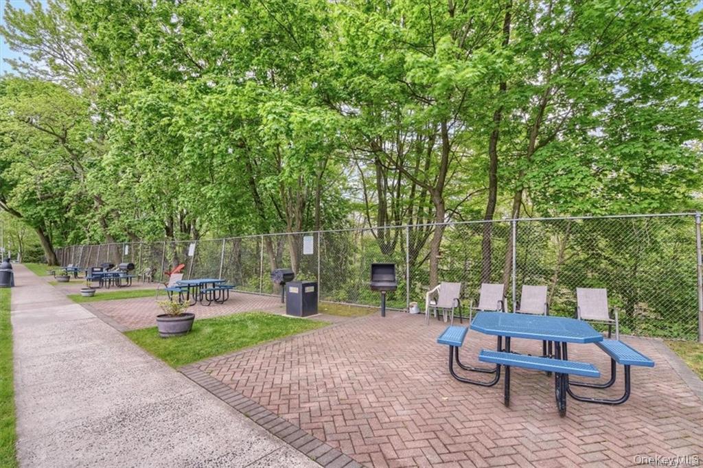 98 Pearsall Drive, Unit 1C photo 34