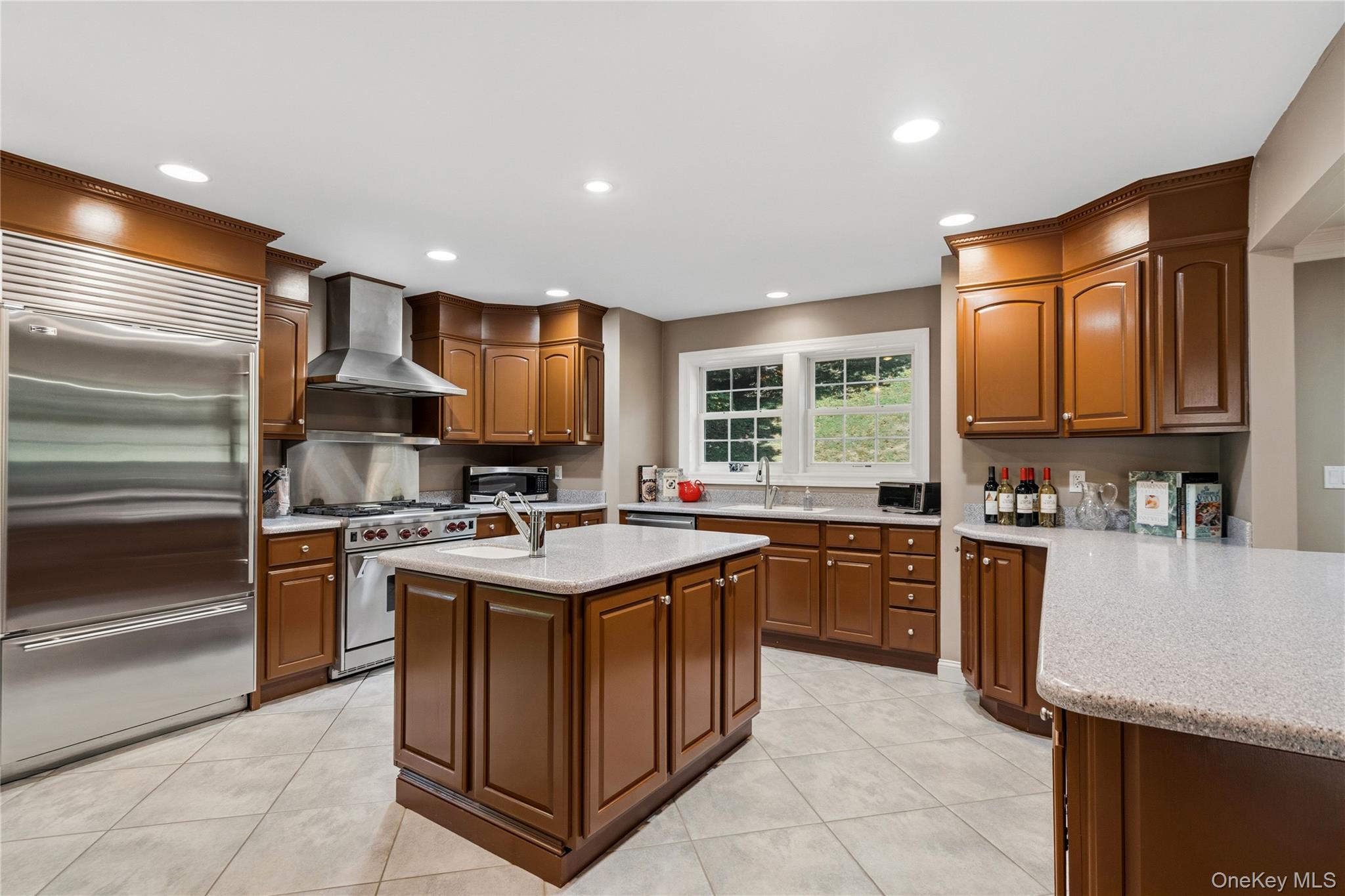 10 Matinecock Court – For Sale photo 8