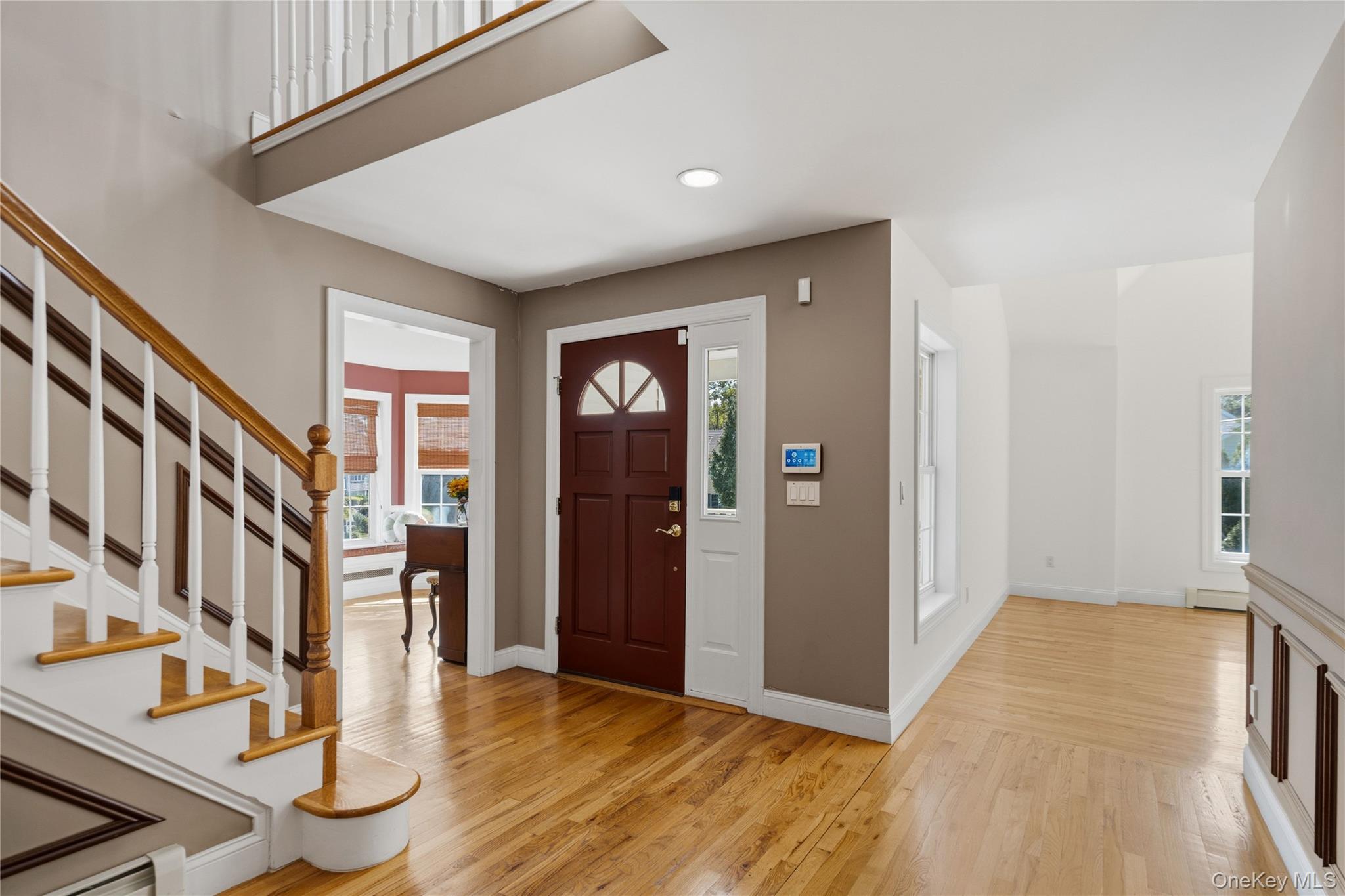 10 Matinecock Court – For Sale photo 2