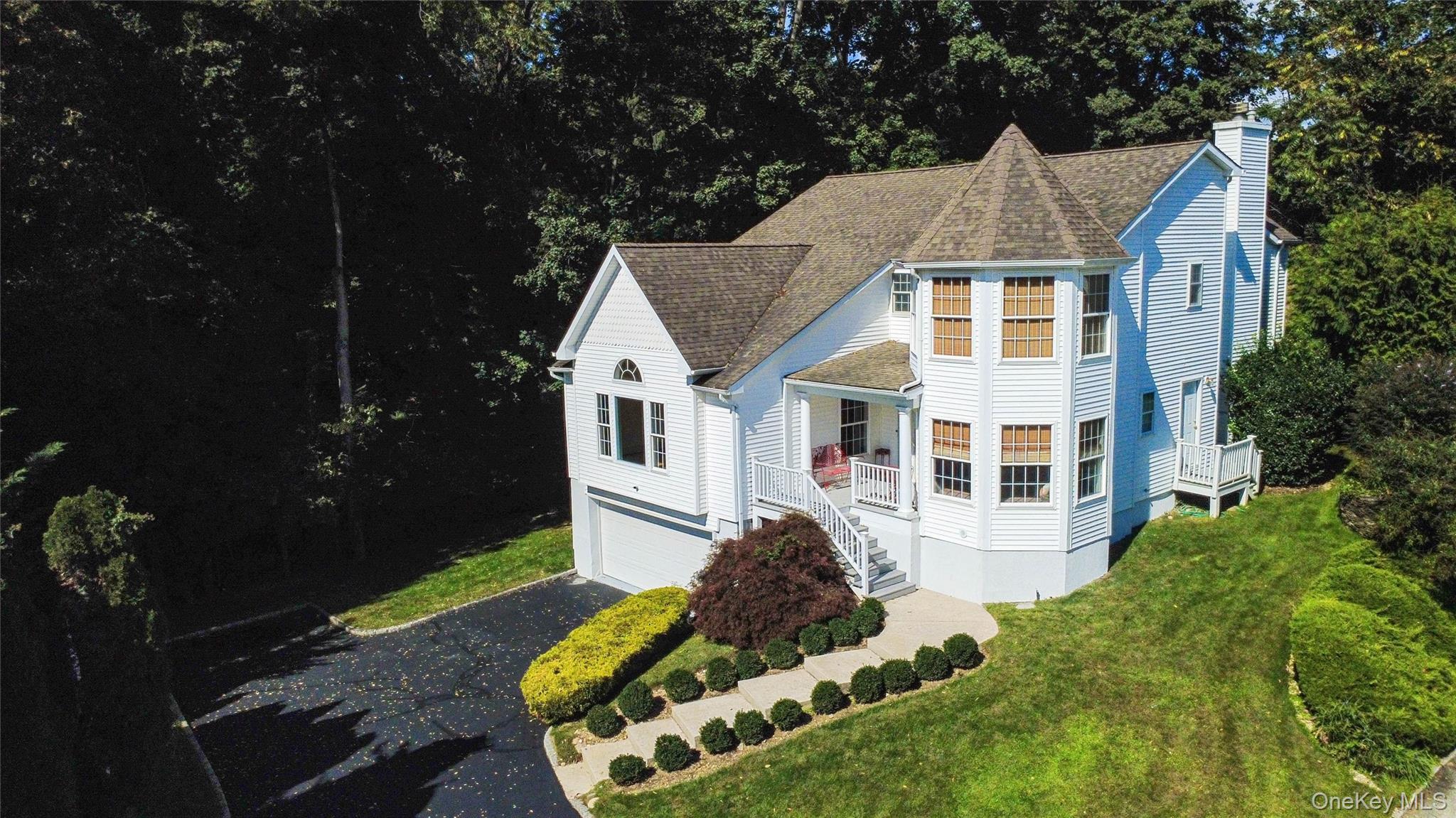 10 Matinecock Court – For Sale photo 34