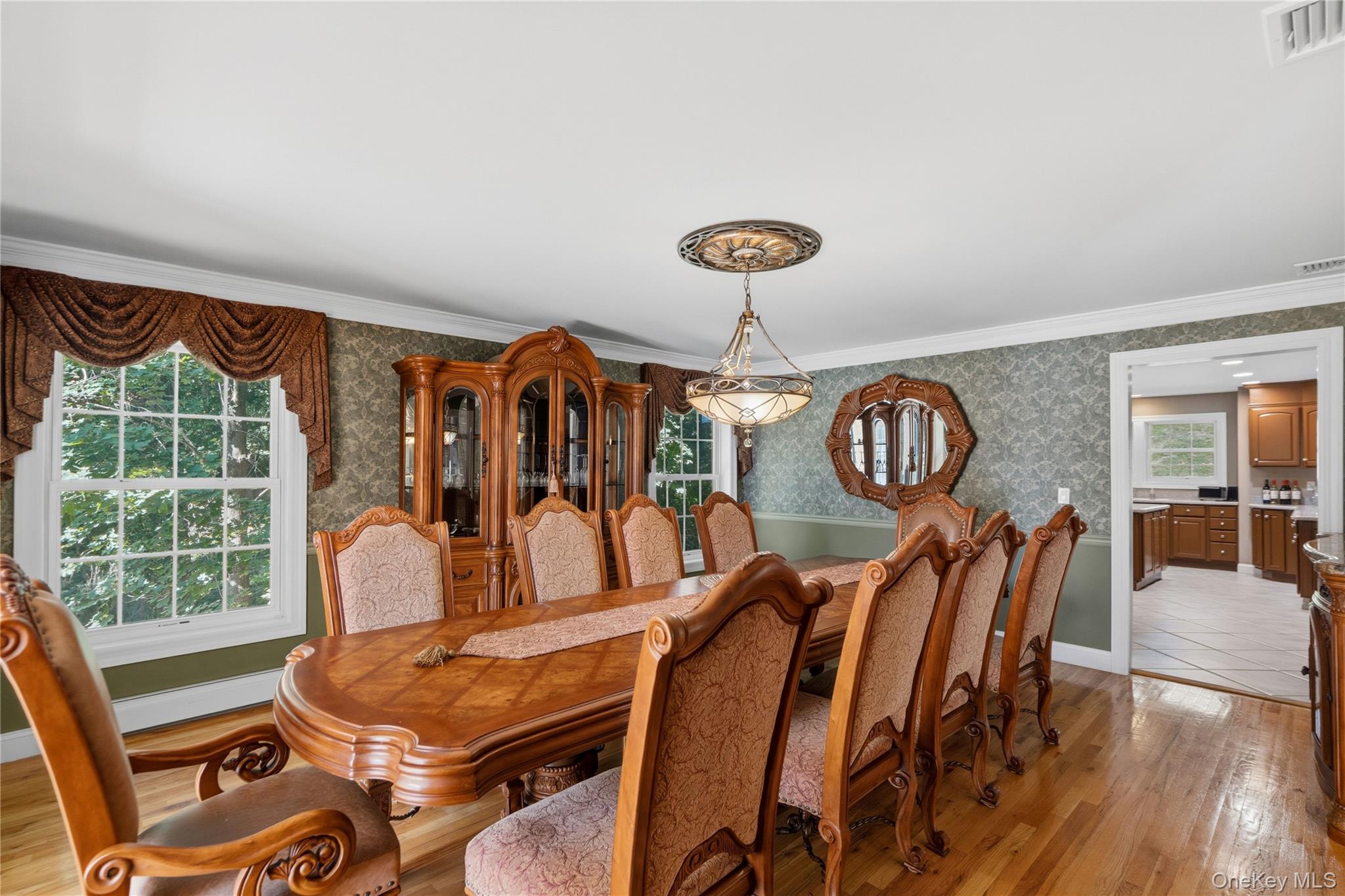 10 Matinecock Court – For Sale photo 6