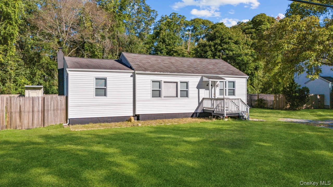 703 Horseblock Road – For Sale photo 3