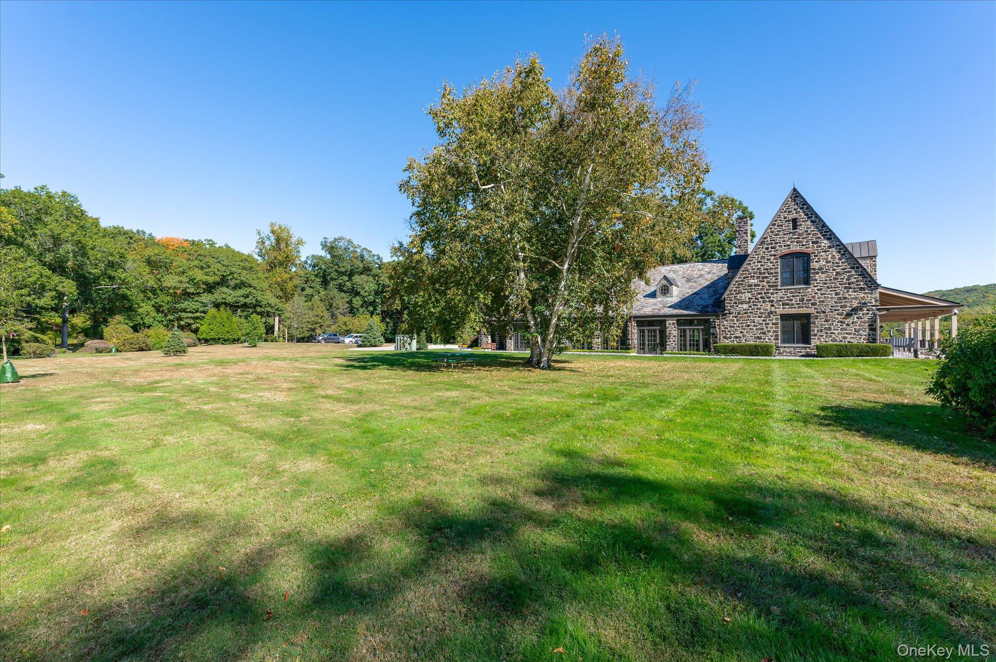 13 Bernheimer Lane – For Sale photo 39