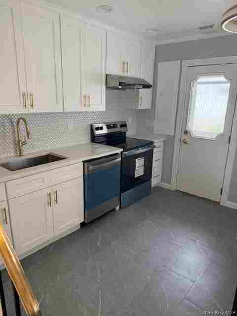 82 Barnyard Ln – For Rent photo 8