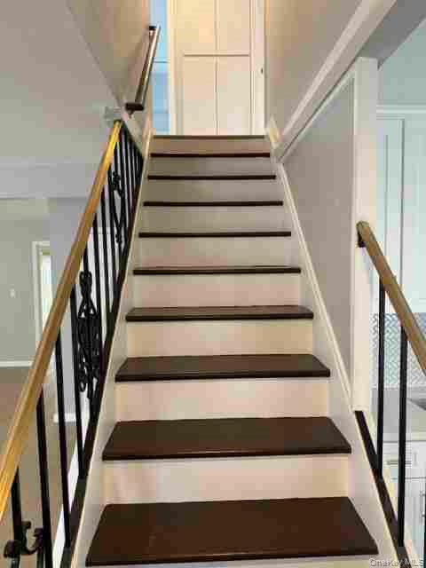 82 Barnyard Ln – For Rent photo 12