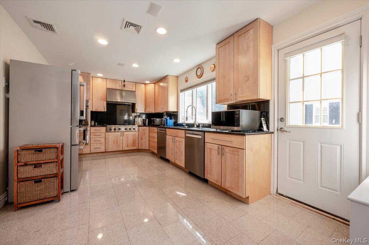 1661 Bay Boulevard – For Sale photo 12