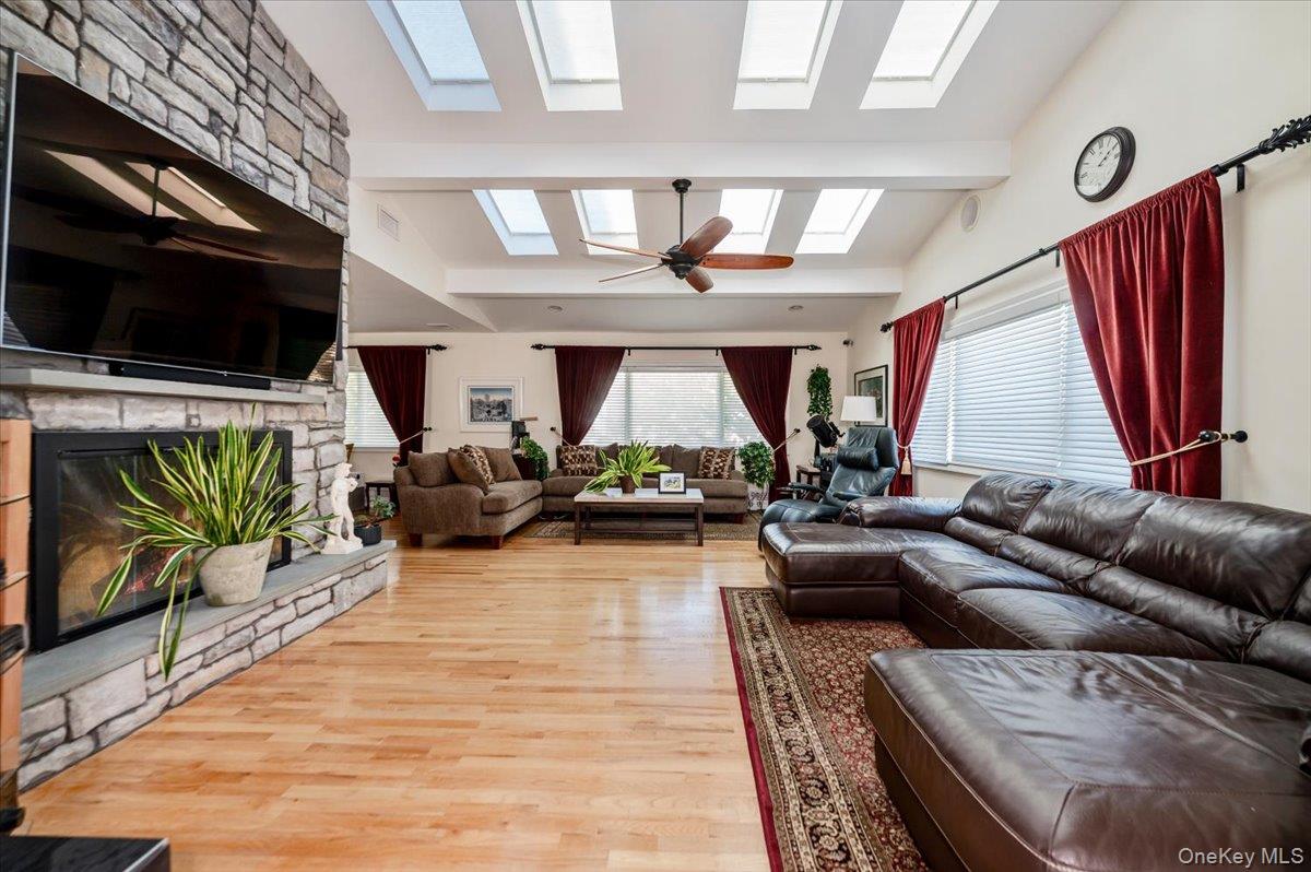 1661 Bay Boulevard – For Sale photo 6