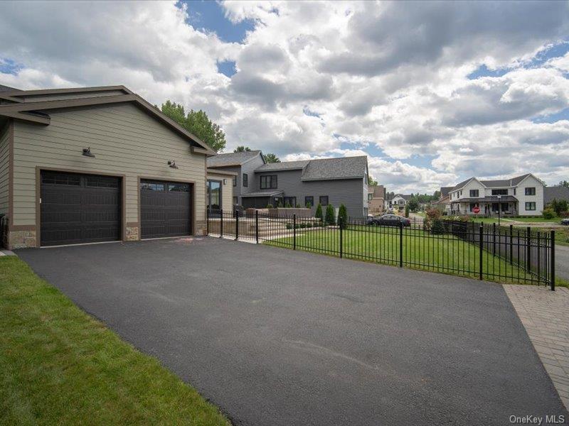 31 Oak Riidge Boulevard – For Sale photo 44