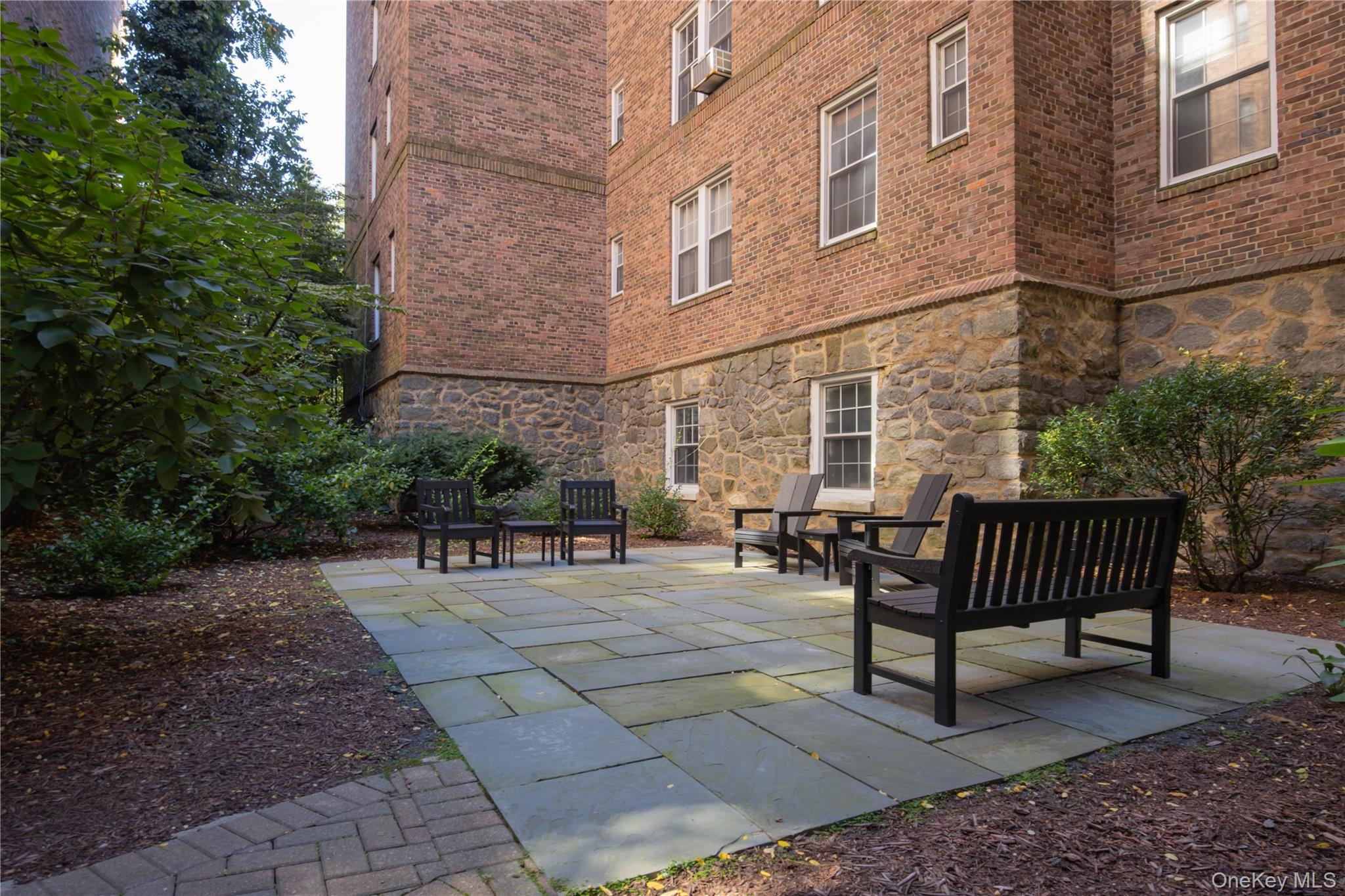 25 Parkview Avenue, Unit 2M photo 25