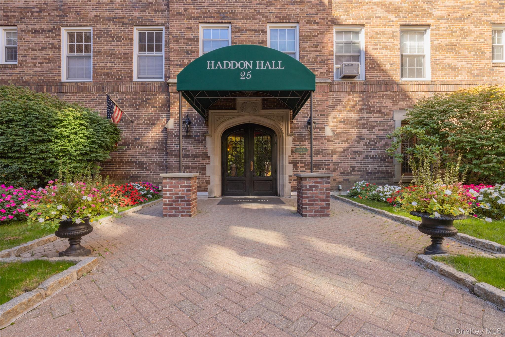 25 Parkview Avenue, Unit 2M