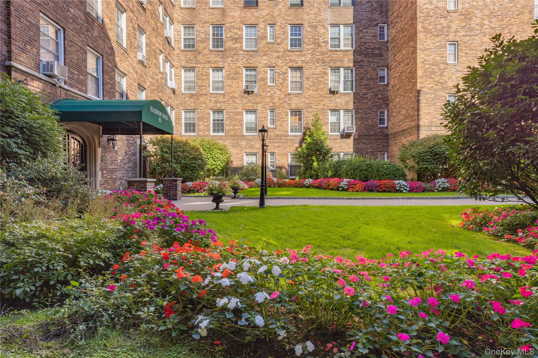25 Parkview Avenue, Unit 2M photo 4