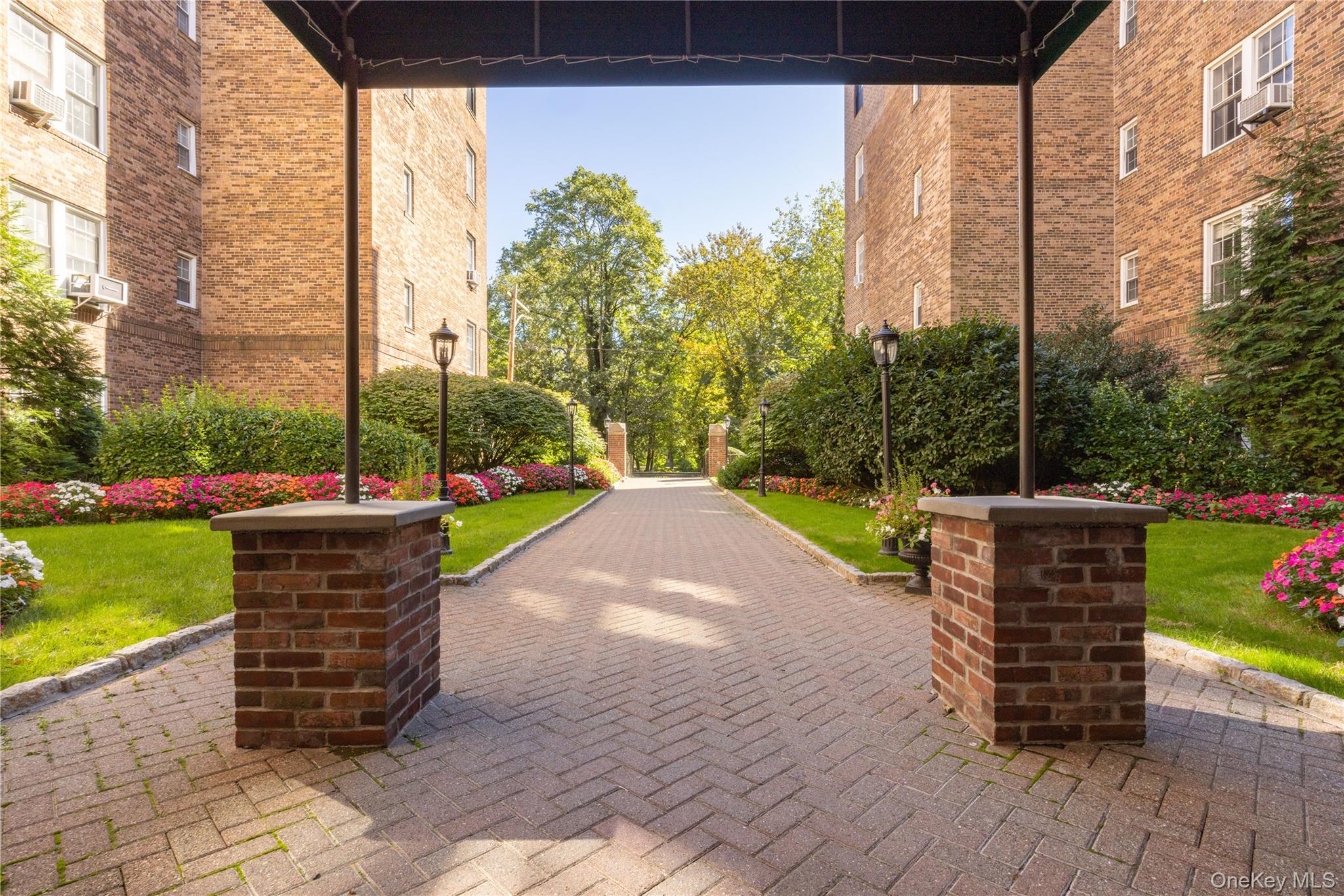 25 Parkview Avenue, Unit 2M photo 5