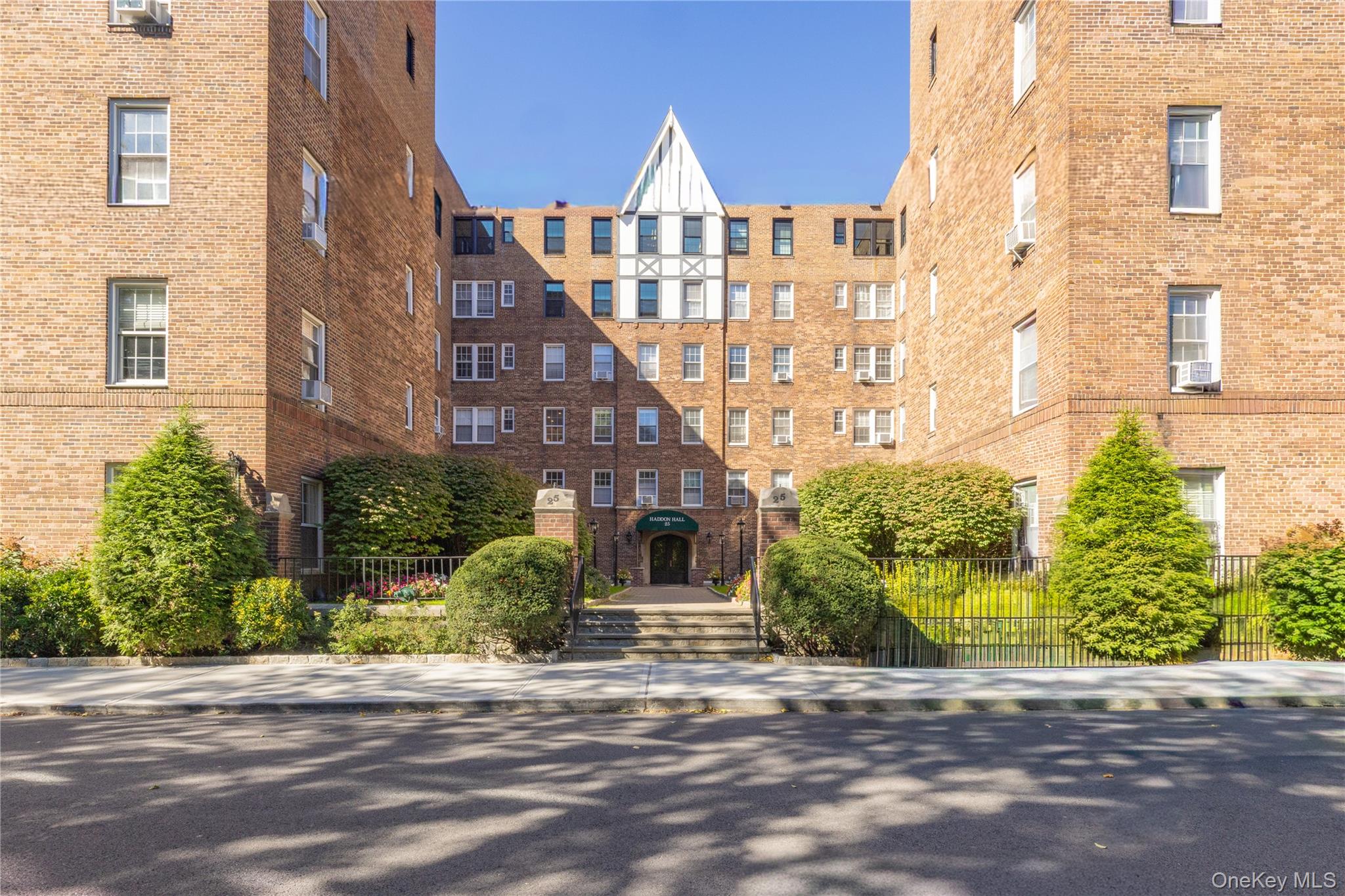 25 Parkview Avenue, Unit 2M photo 28