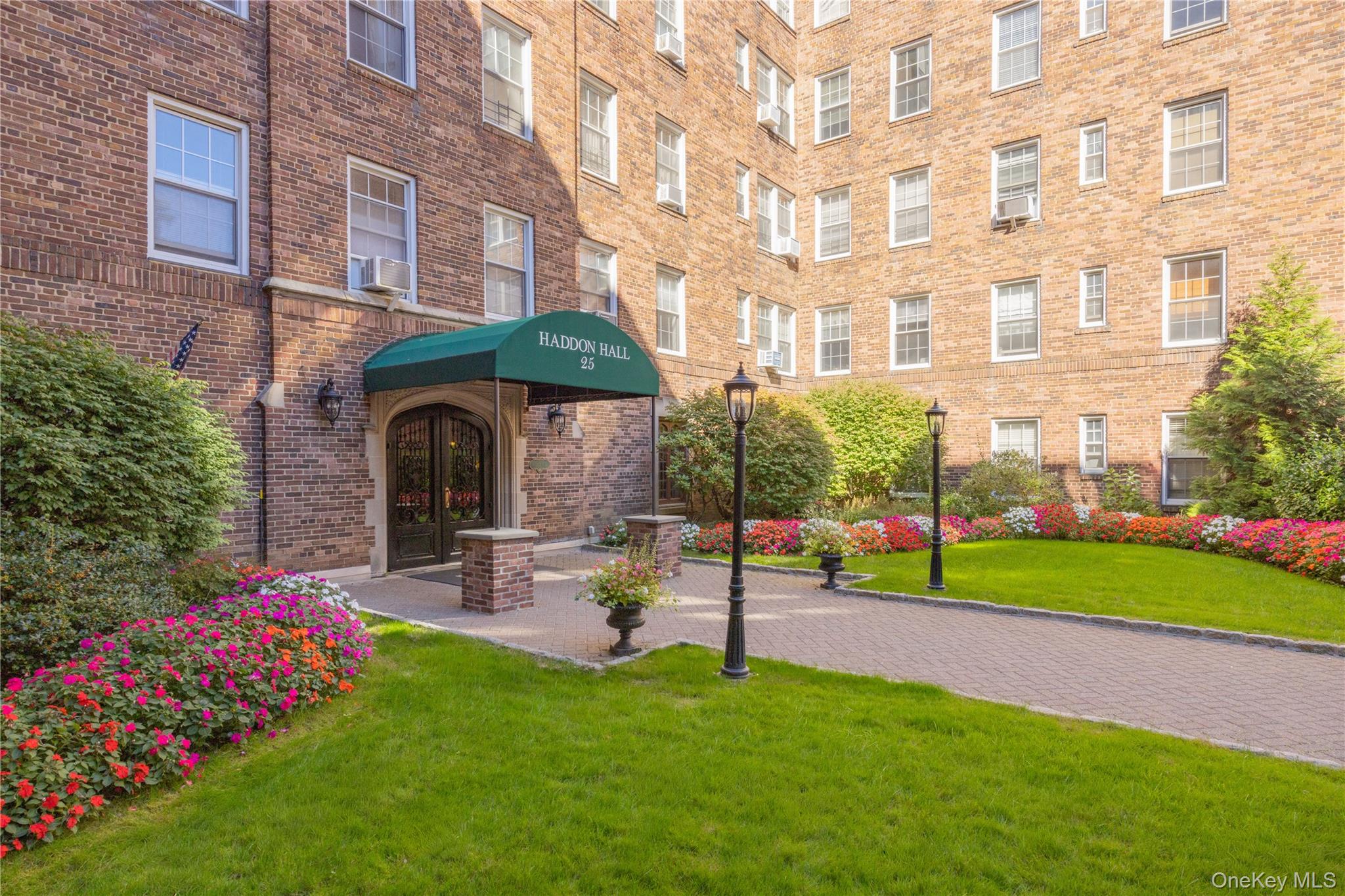 25 Parkview Avenue, Unit 2M photo 3