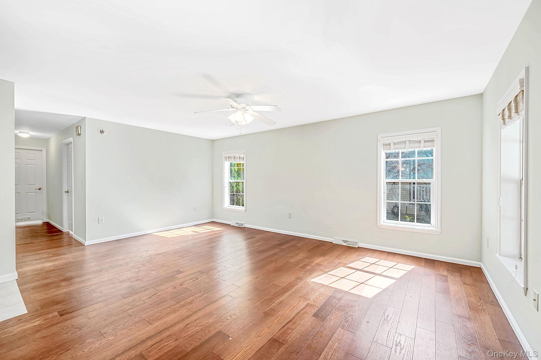 1661 Old Country Road, Unit 516 photo 10