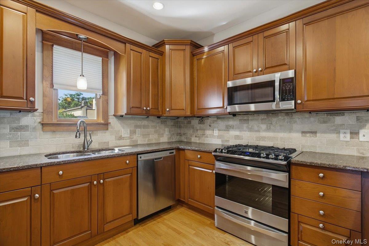 8 E Willow Street – For Rent photo 9