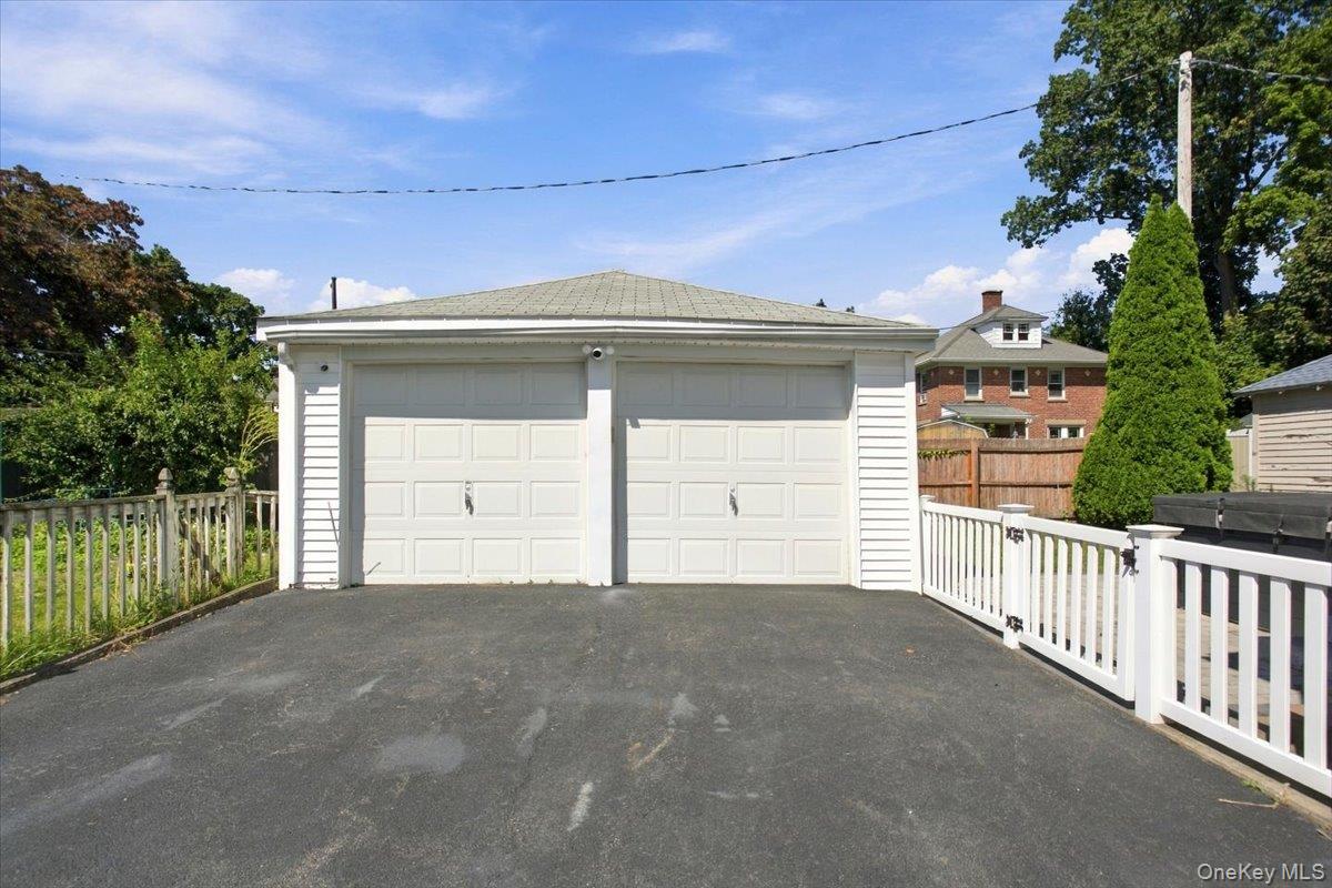 8 E Willow Street – For Rent photo 32