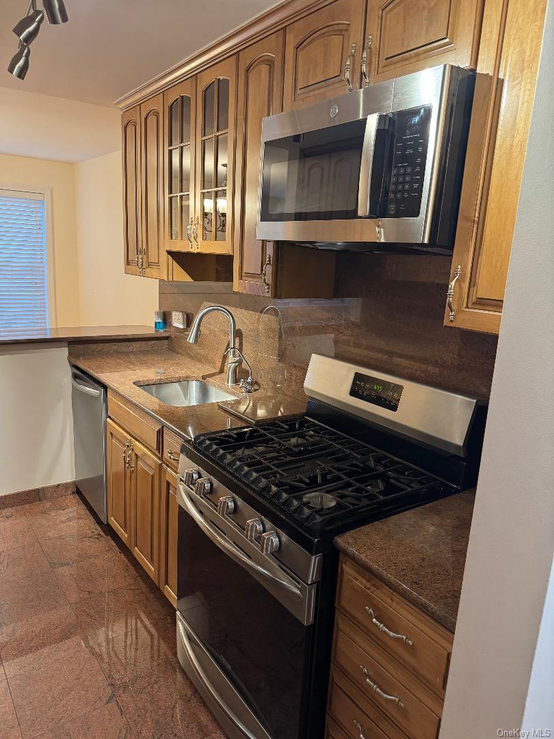 151-15 84th Street, Unit 3D photo 2