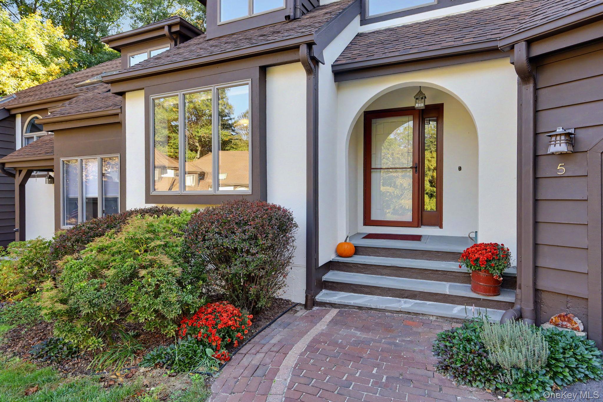 5 Cotswold Drive – For Sale