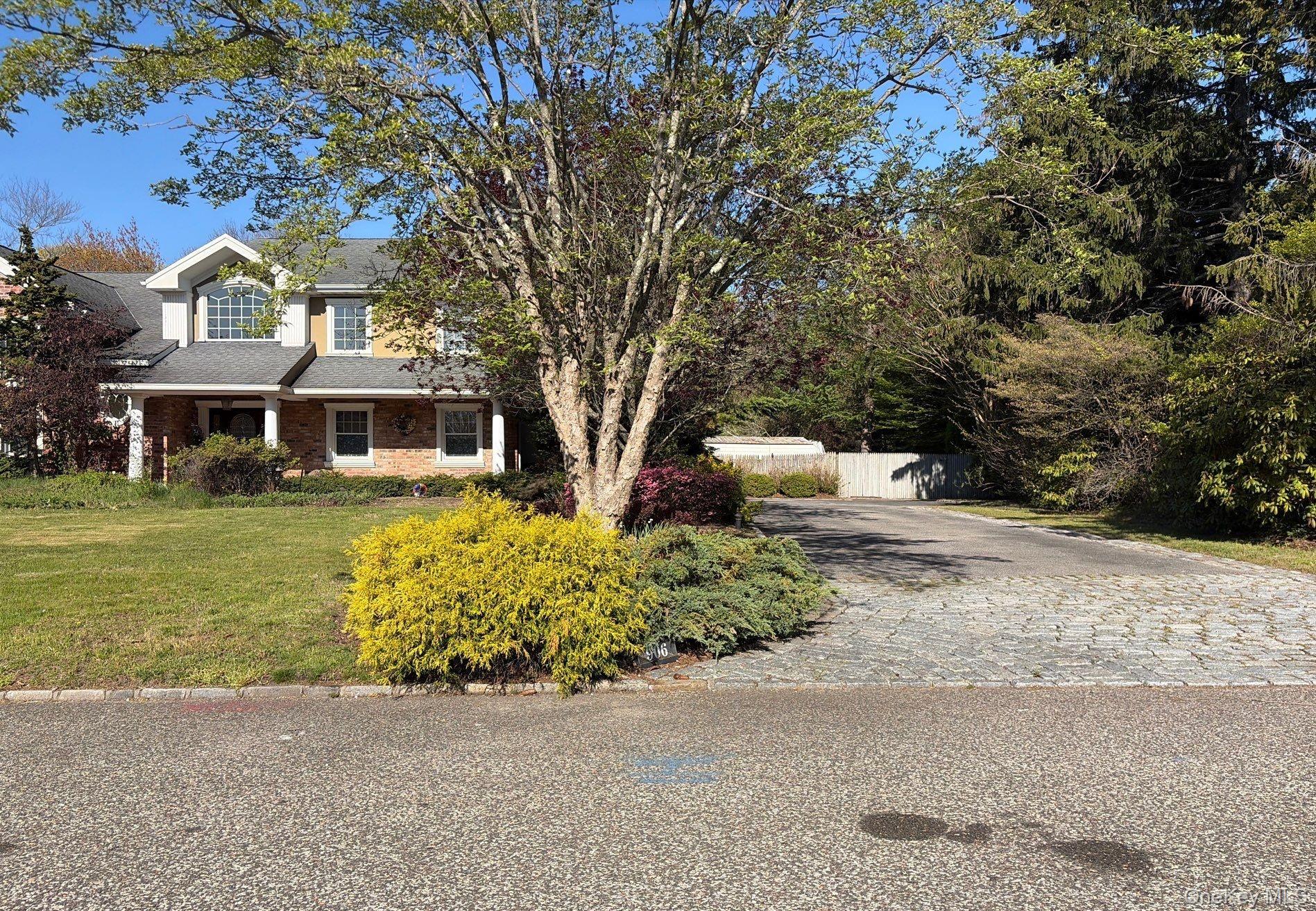 906 Thompson Drive – For Sale photo 2