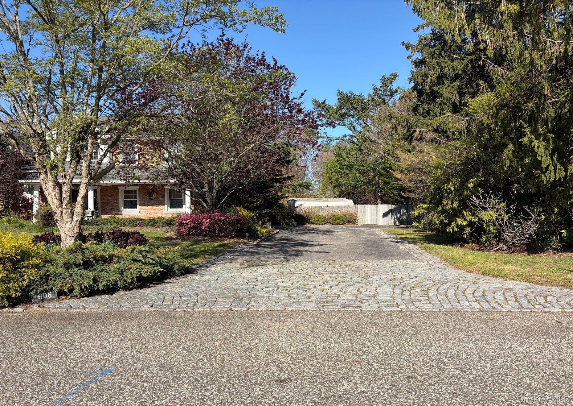906 Thompson Drive – For Sale photo 3