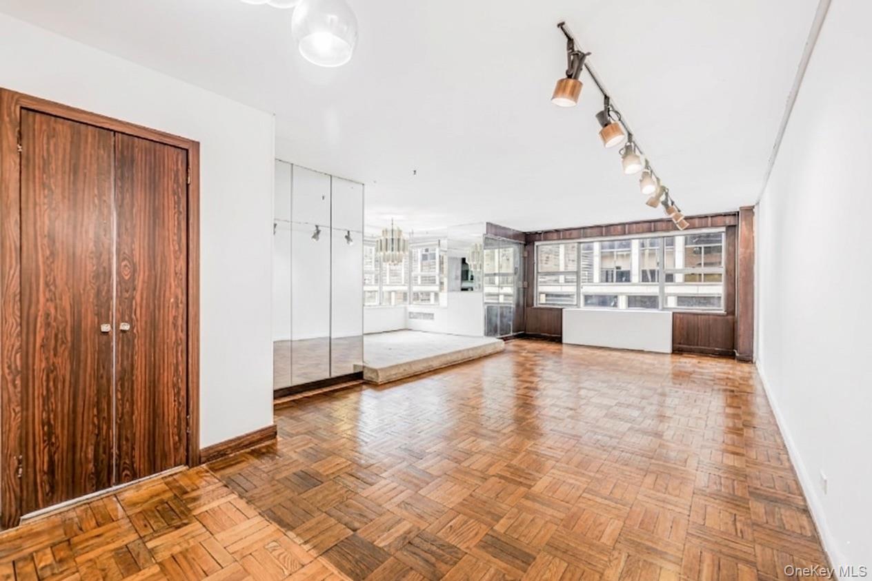 77 W 55th Street, Unit 17B photo 3
