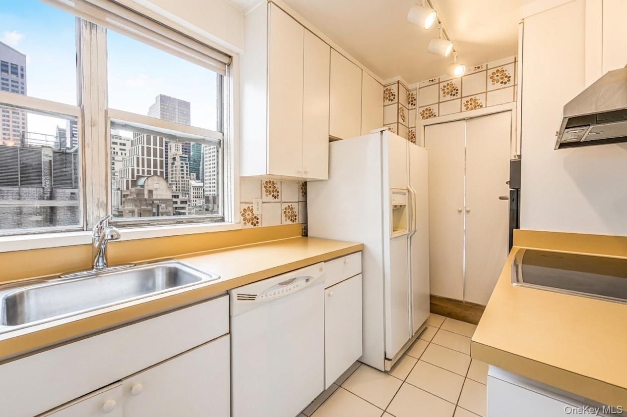 77 W 55th Street, Unit 17B photo 8