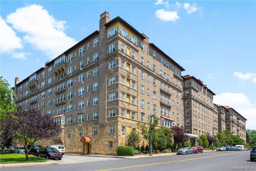 16 N Chatsworth Avenue, Unit 712