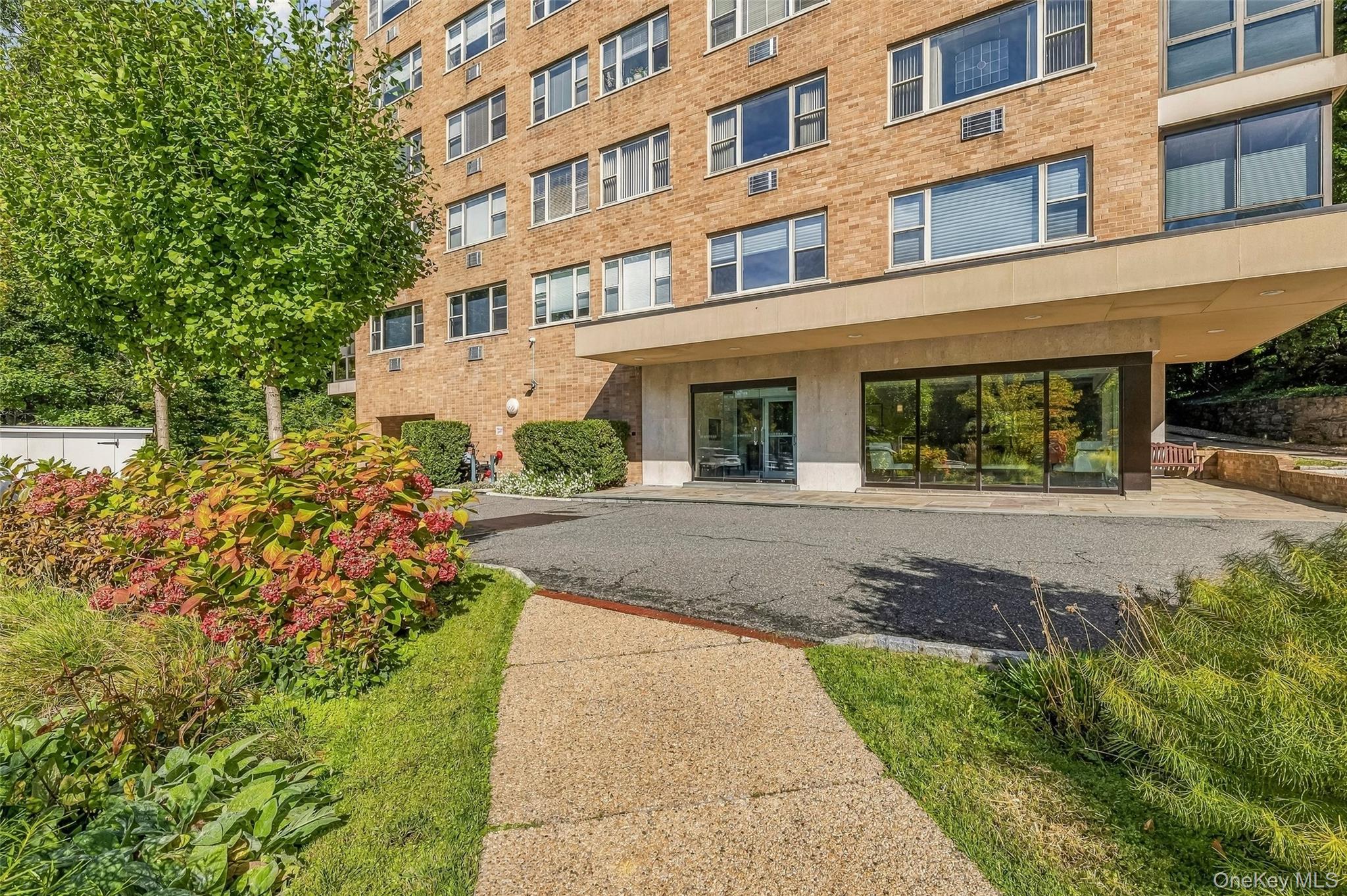 72 Pondfield Road W, Unit 4C photo 33