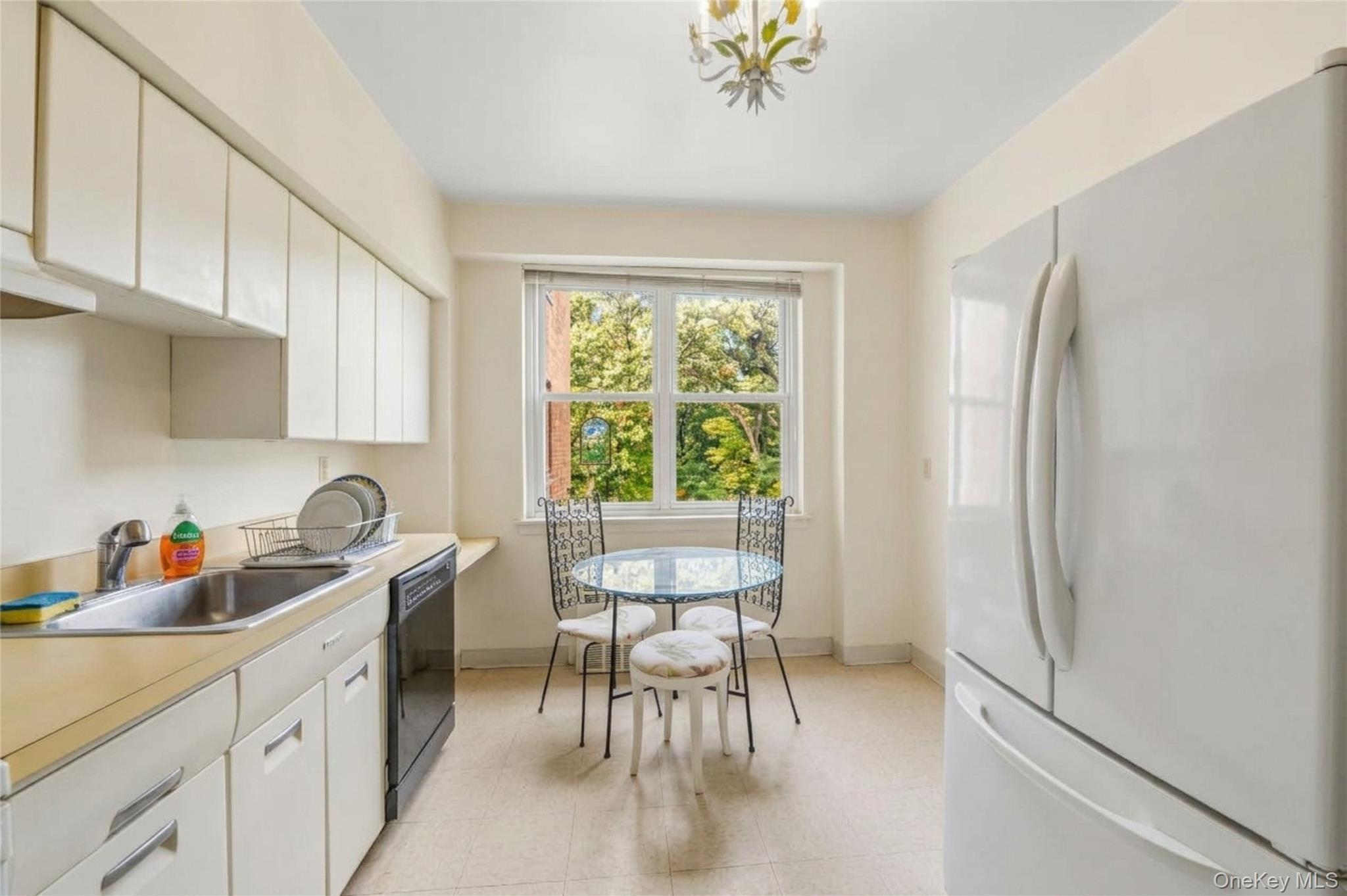 72 Pondfield Road W, Unit 4C photo 16