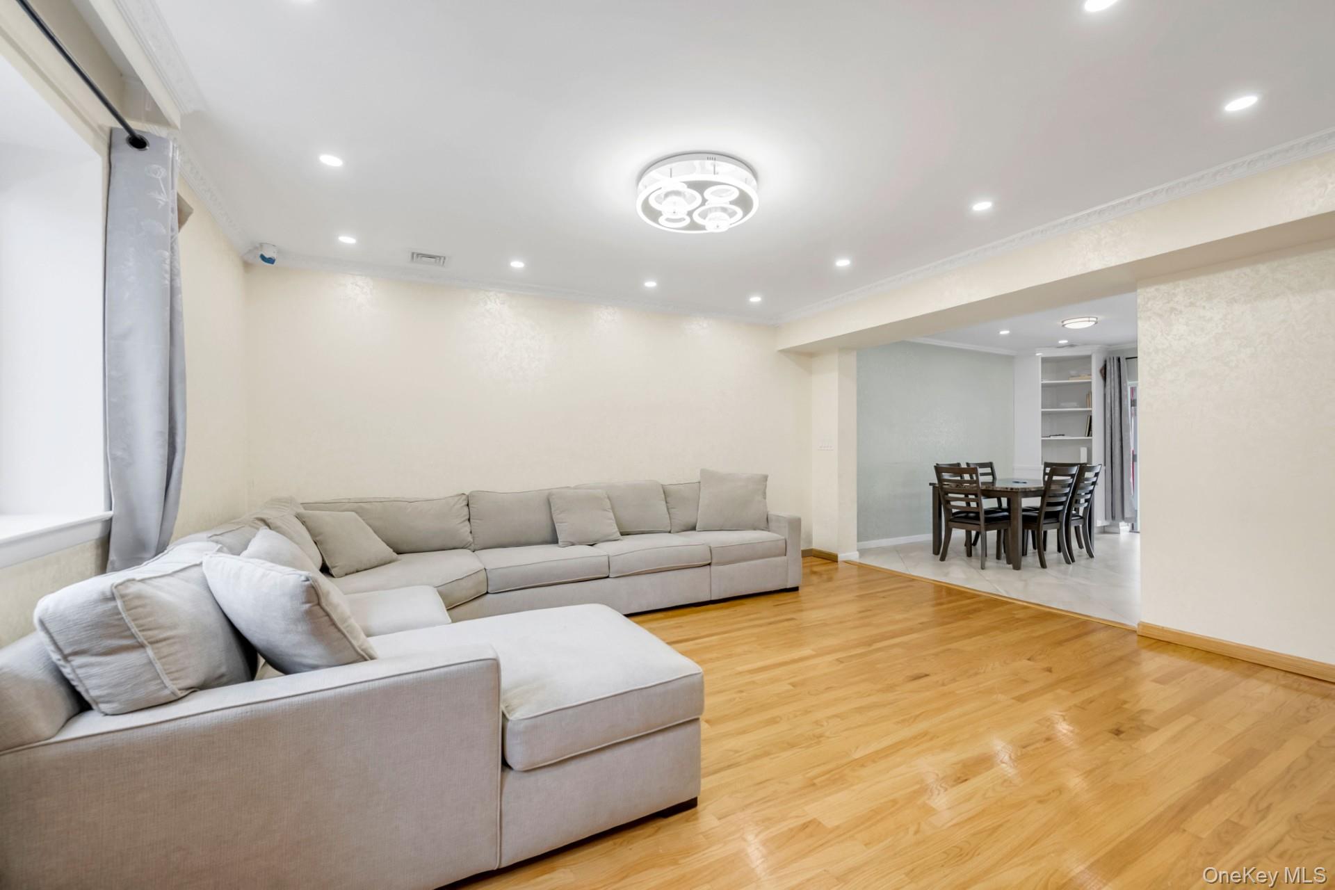 110-32 62 Drive – For Sale photo 3