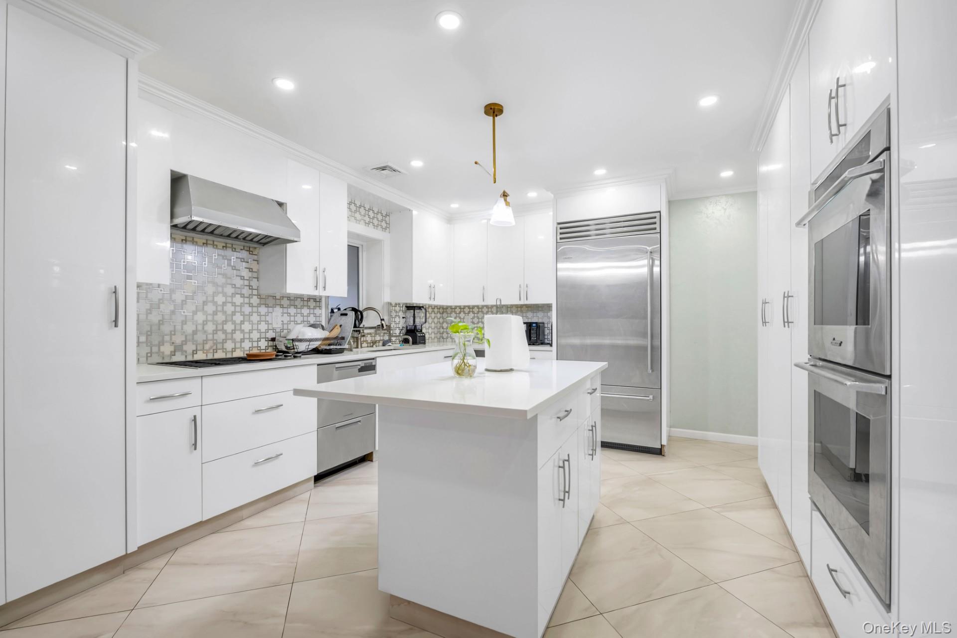 110-32 62 Drive – For Sale photo 6