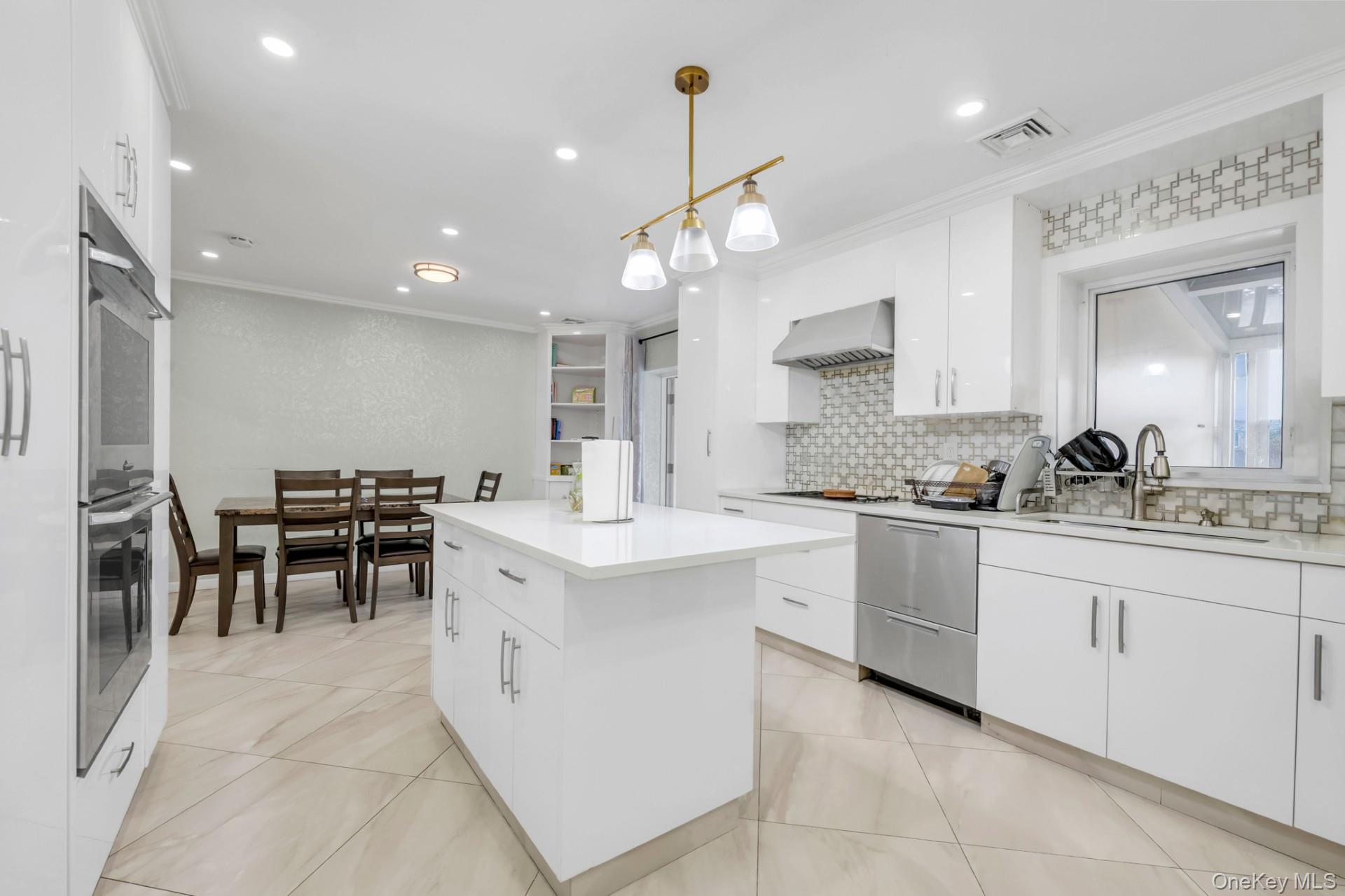 110-32 62 Drive – For Sale photo 7