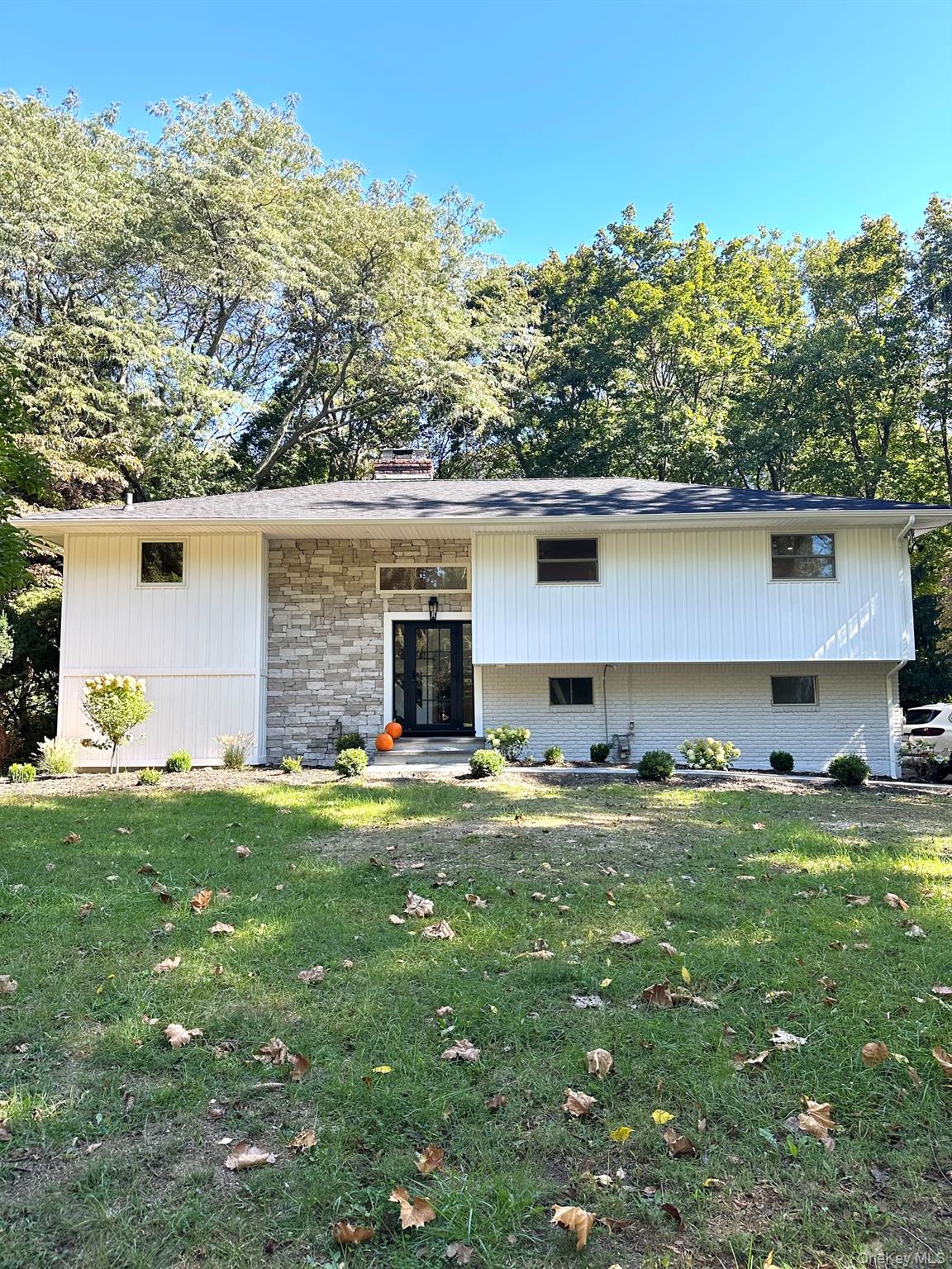 10 Moonedge Road – For Sale