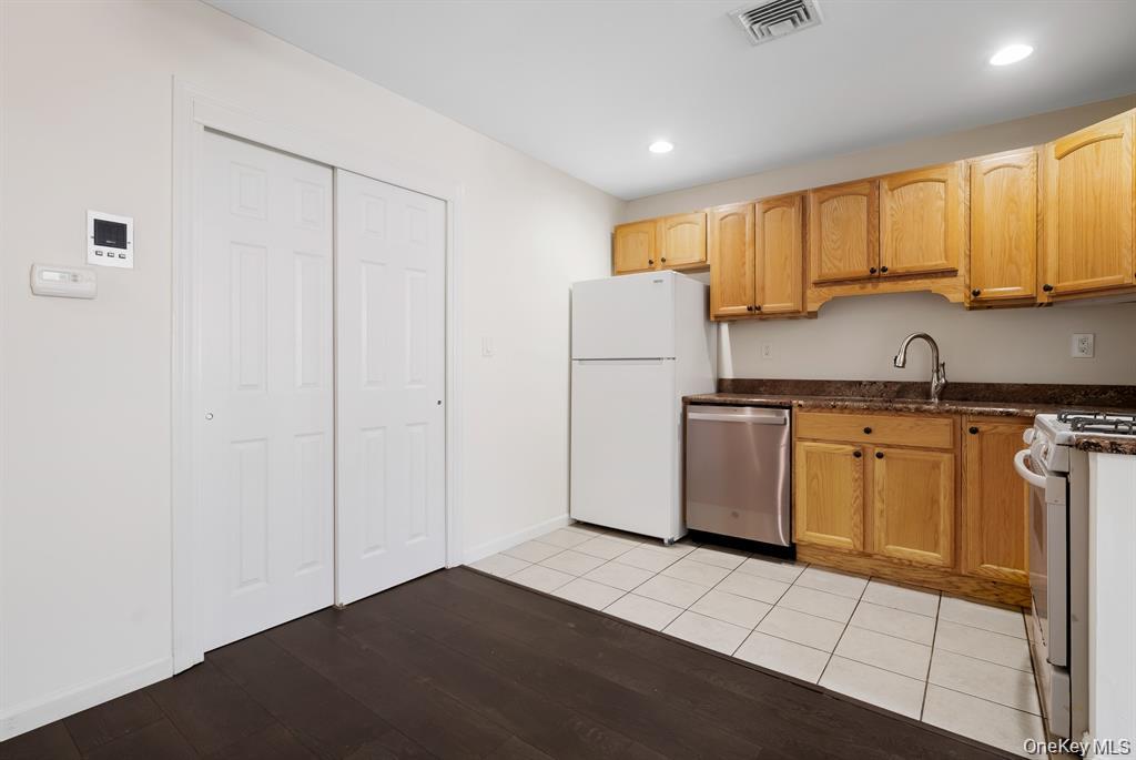 3 Charles Lane, Unit 2B photo 6