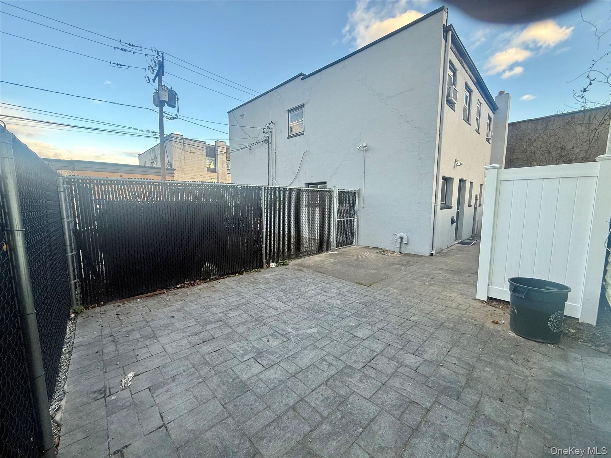 109 15 S – For Rent
