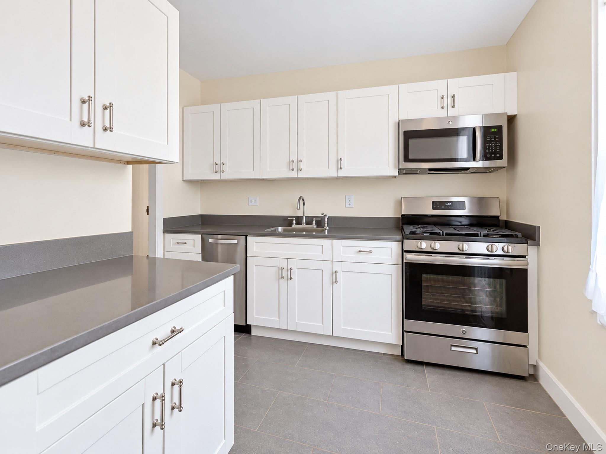282 E 35th Street, Unit 5A photo 3
