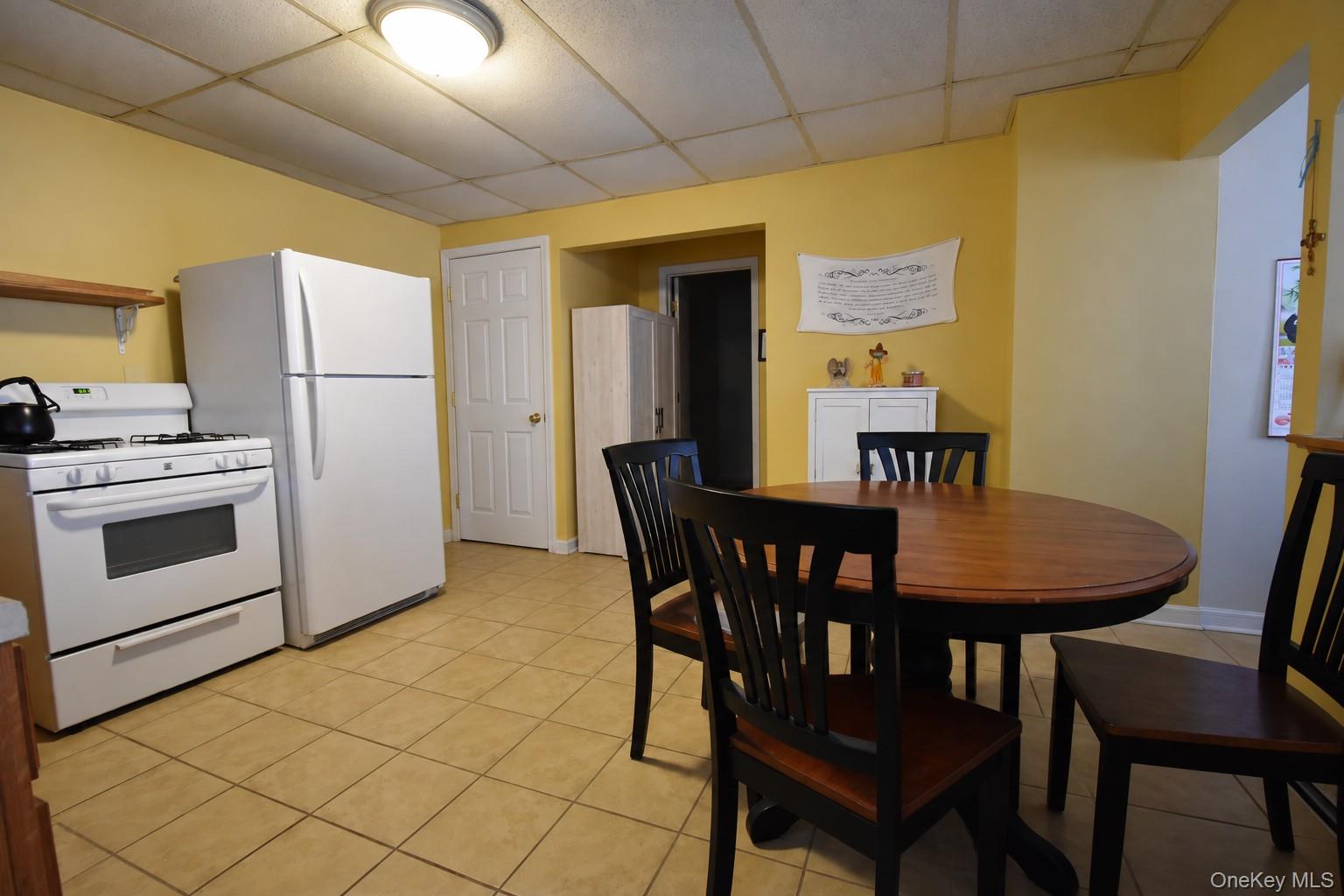 180 Foxhall Avenue – For Sale photo 3