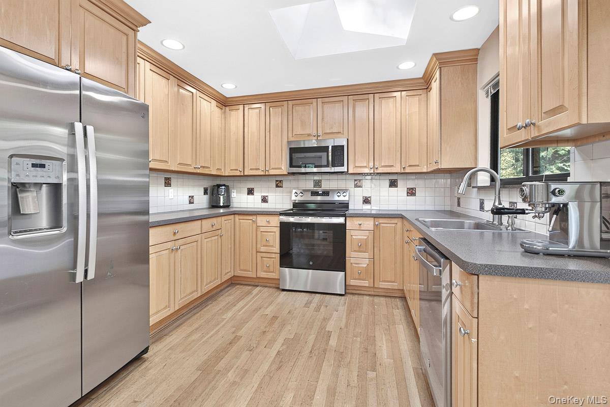 15 Round Hill Drive – For Rent photo 14