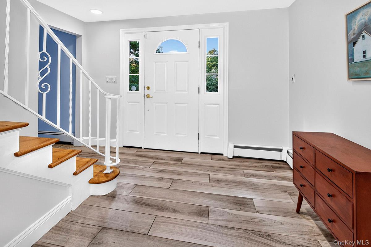 15 Round Hill Drive – For Rent photo 3