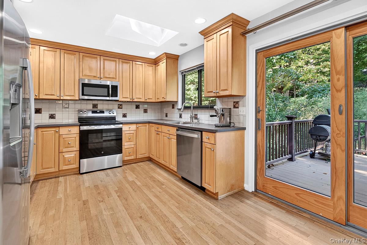 15 Round Hill Drive – For Rent photo 13