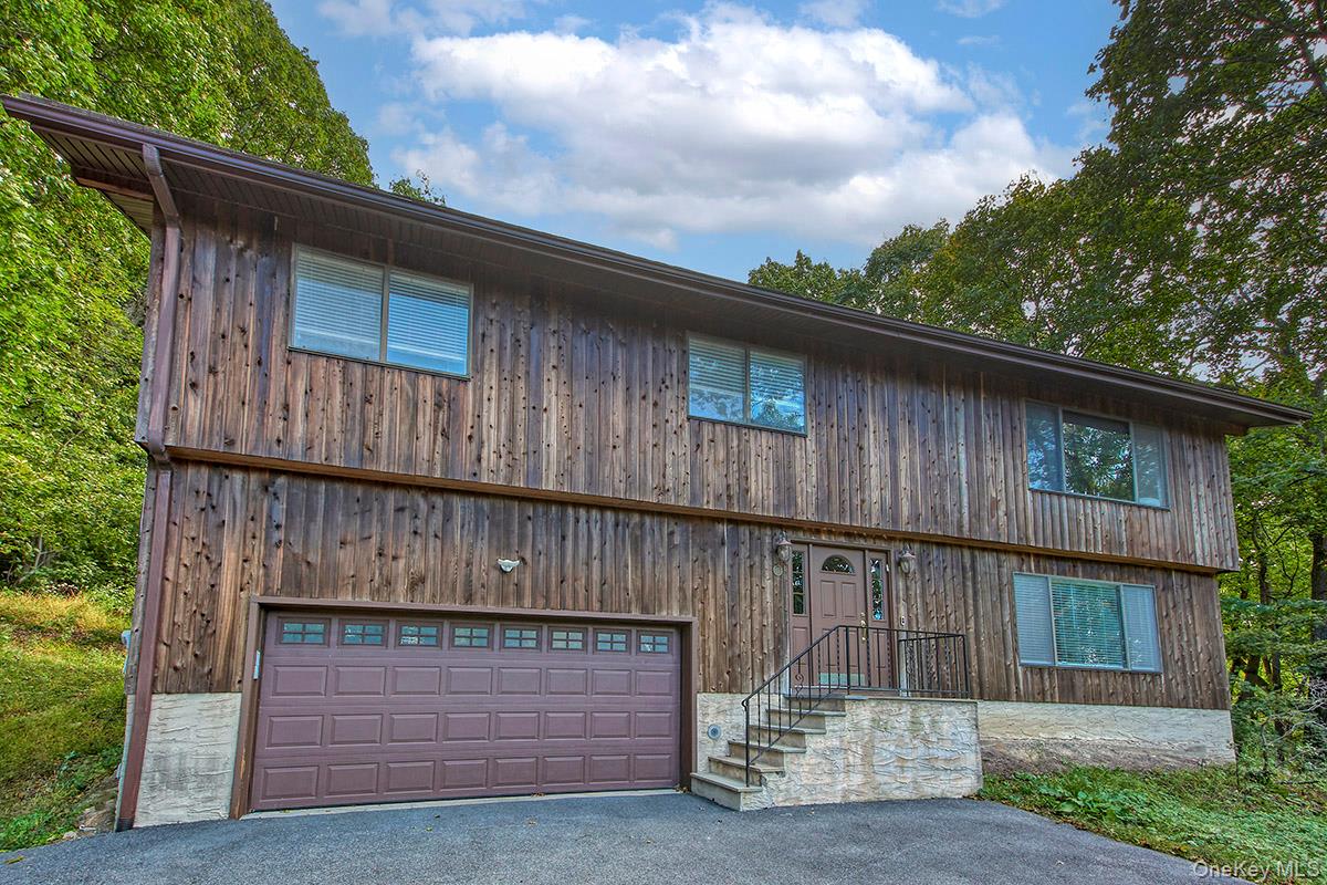 15 Round Hill Drive – For Rent photo 2