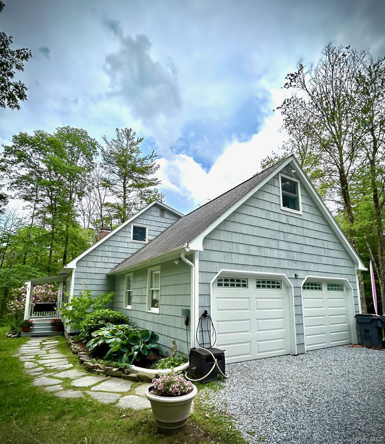 230 Middle Road – For Sale photo 3
