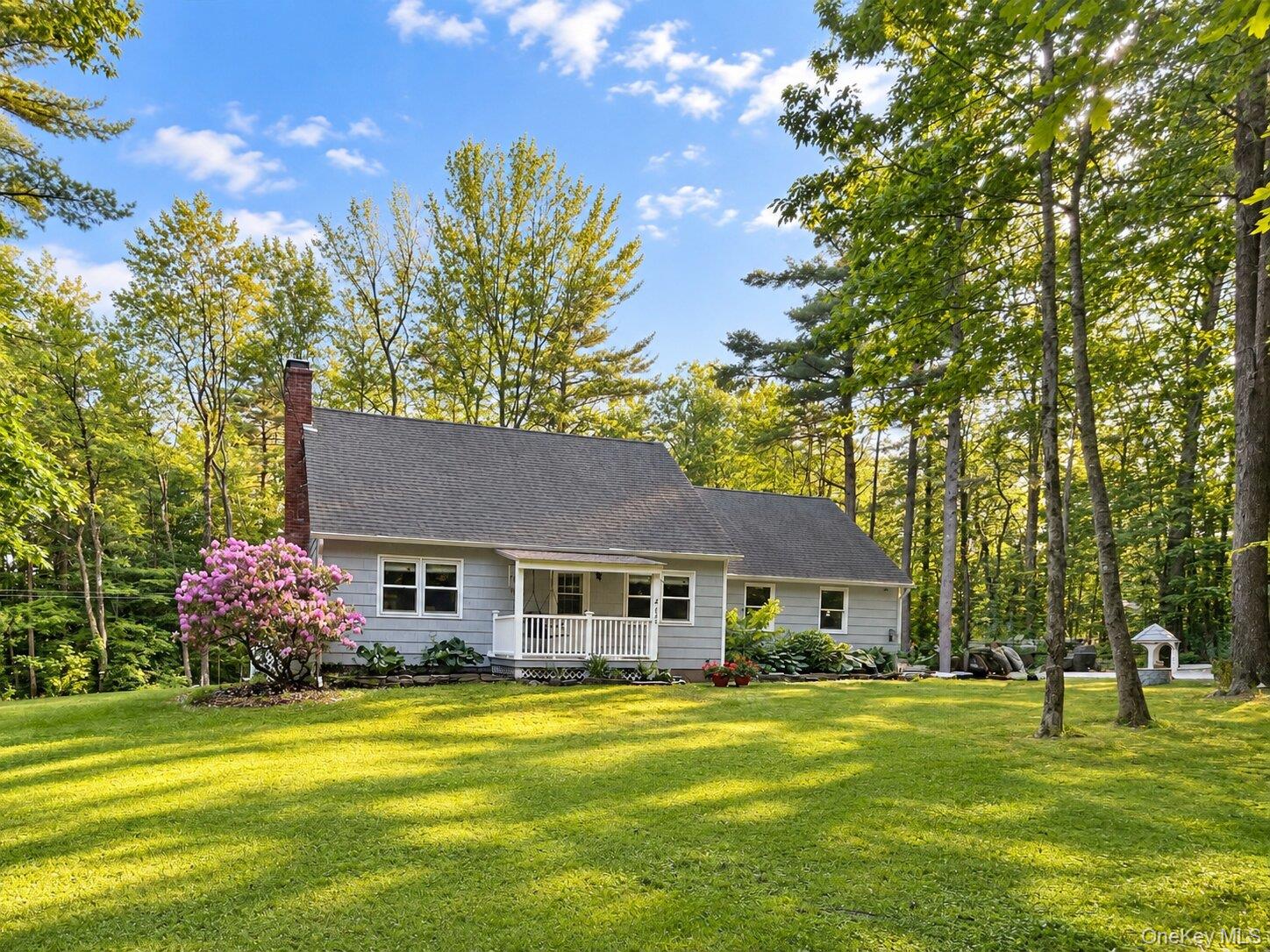 230 Middle Road – For Sale