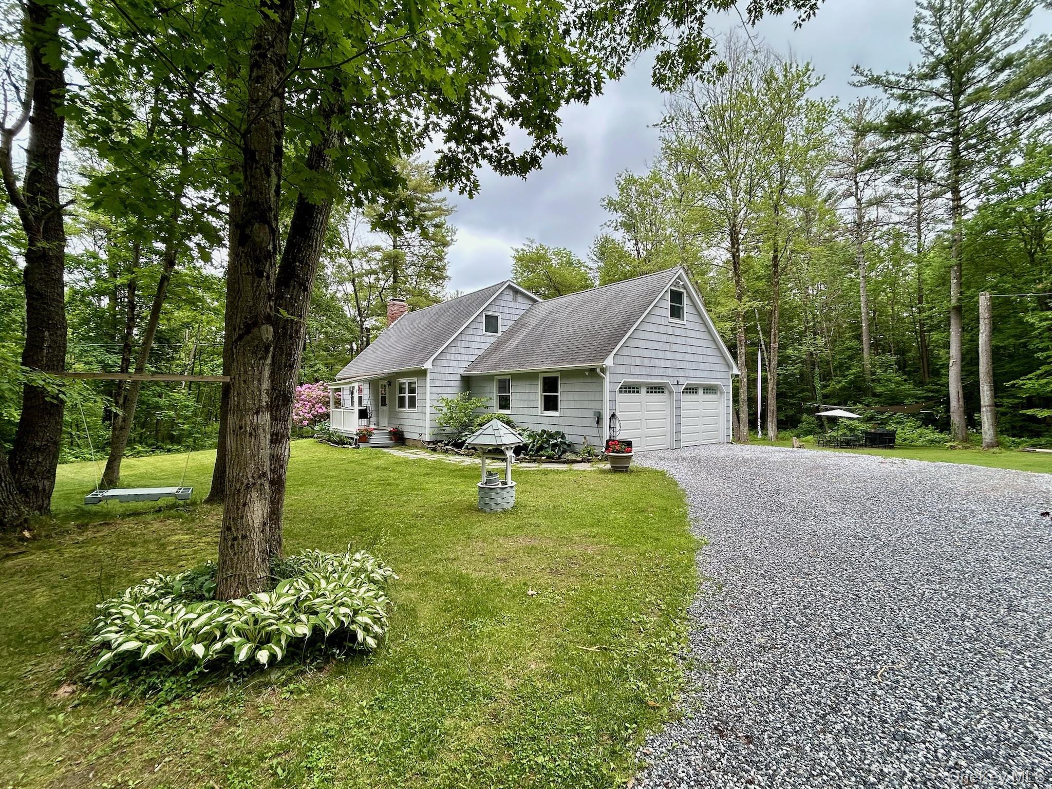 230 Middle Road – For Sale photo 2