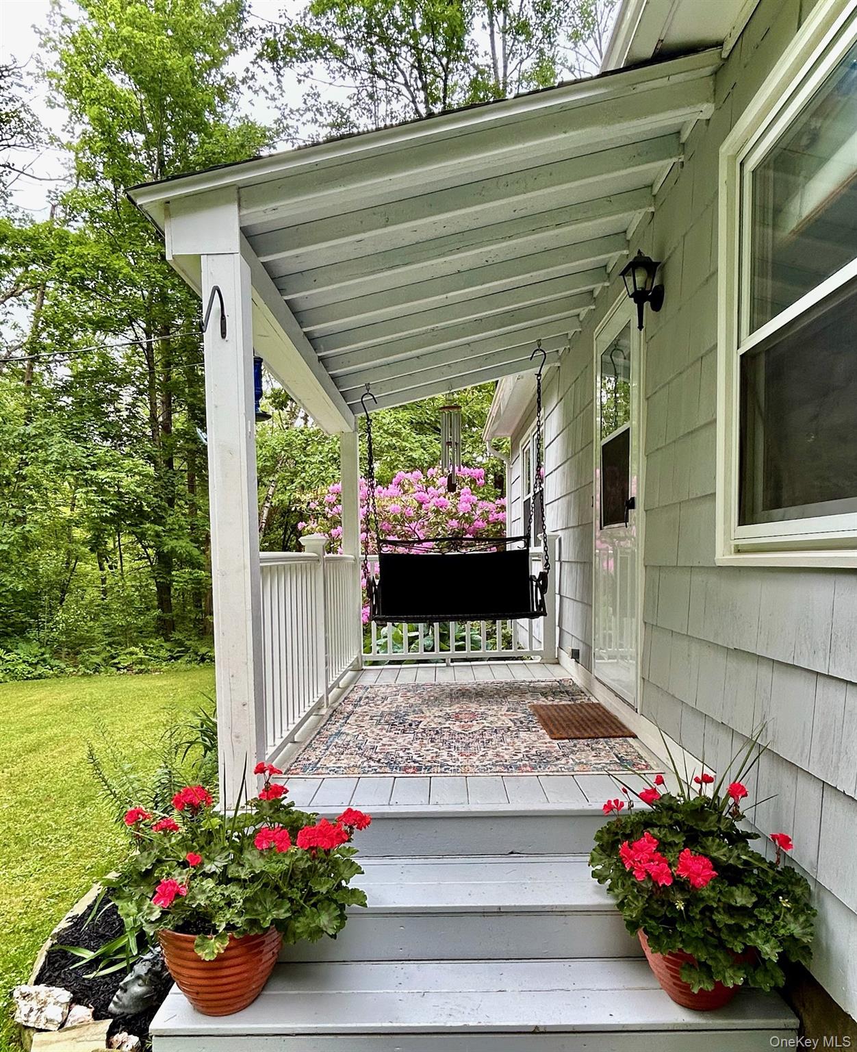 230 Middle Road – For Sale photo 4