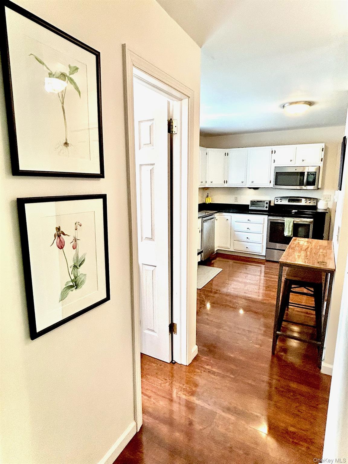 230 Middle Road – For Sale photo 16